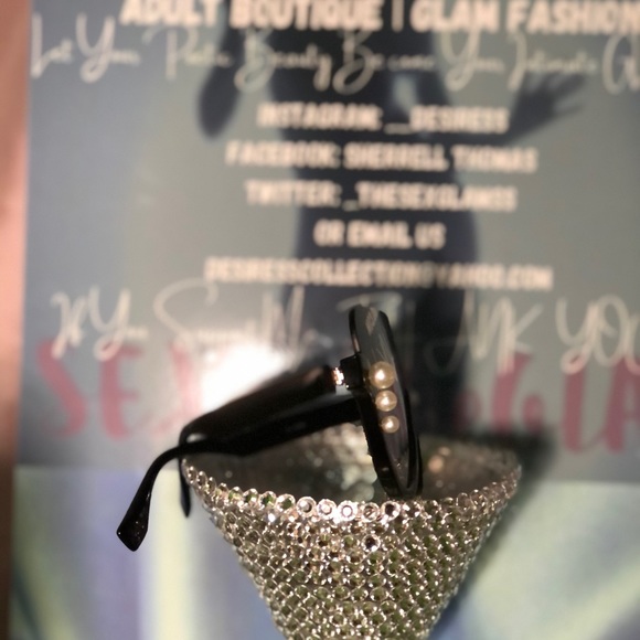Glam Glasses - Picture 2 of 5